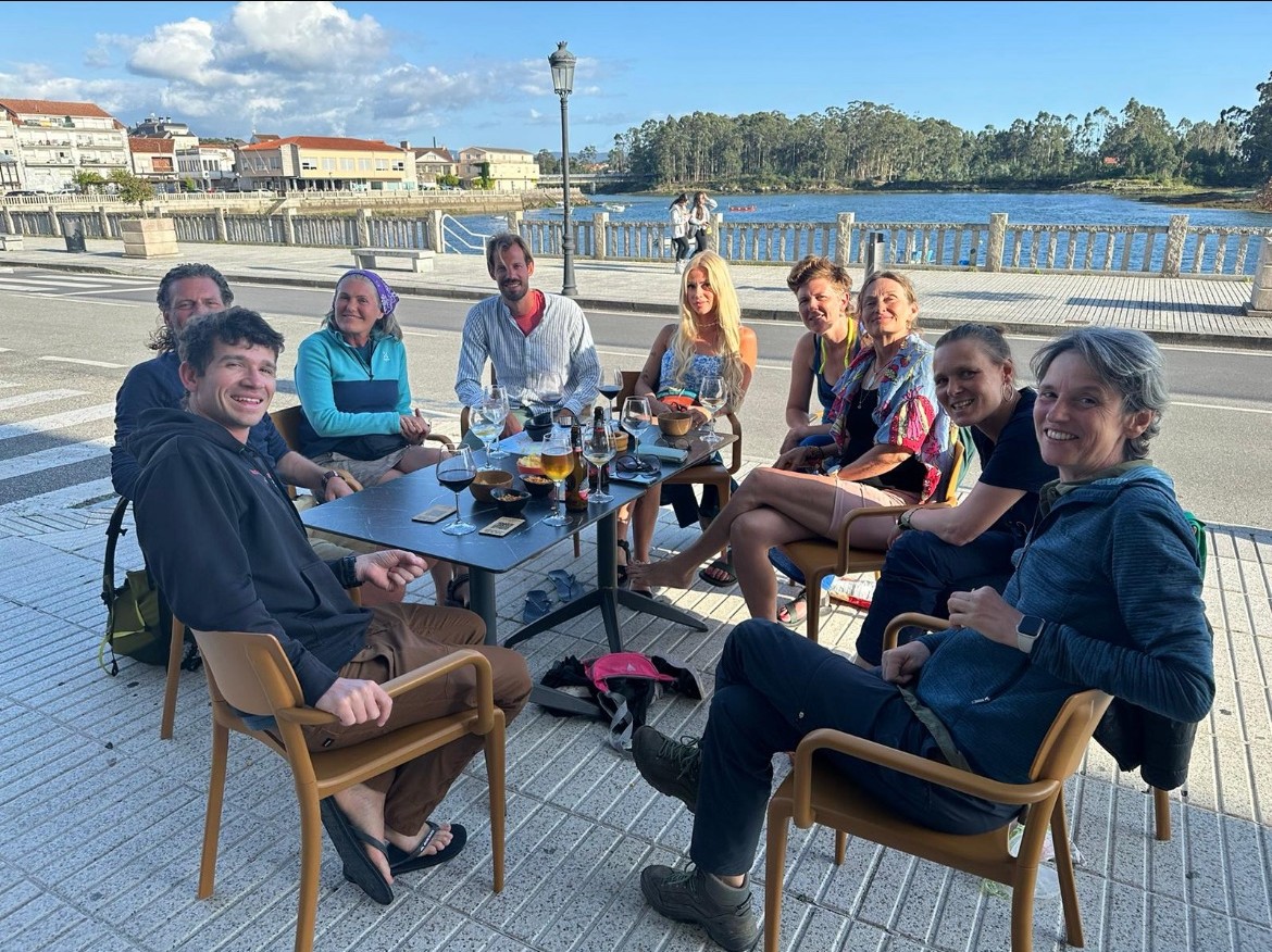 Diepgaand gesprek op het terras